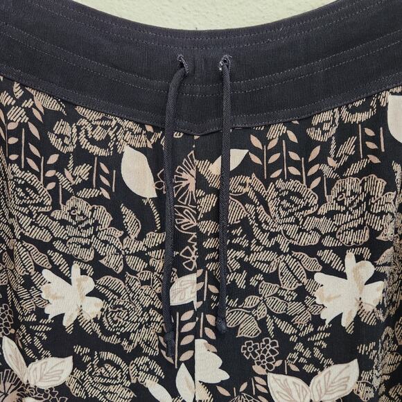 Chico's Travelers Black Tan Wide Leg Pants Lightweight Floral Drawstring Medium - Picture 5 of 6